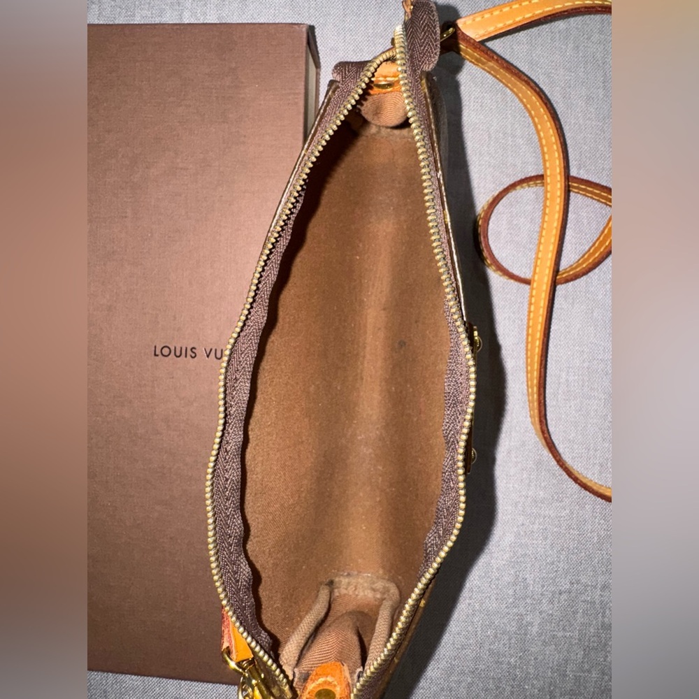 Louis Vuitton Eva Brown Monogram Clutch with Strap & original box - Picture 4 of 7
